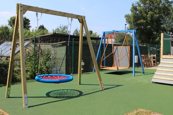 Birds nest swing wooden frame playground