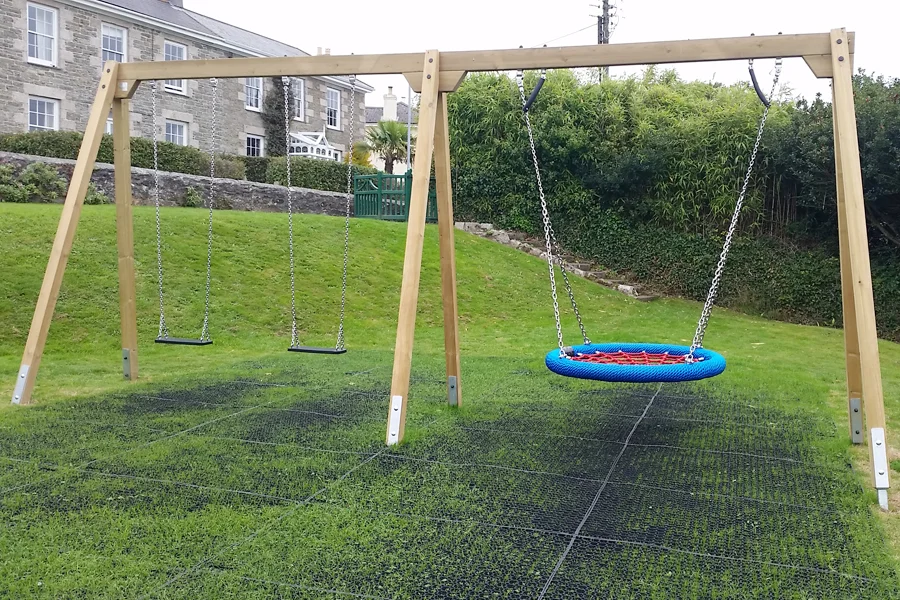 Double bay swing set birdsnest flat seat
