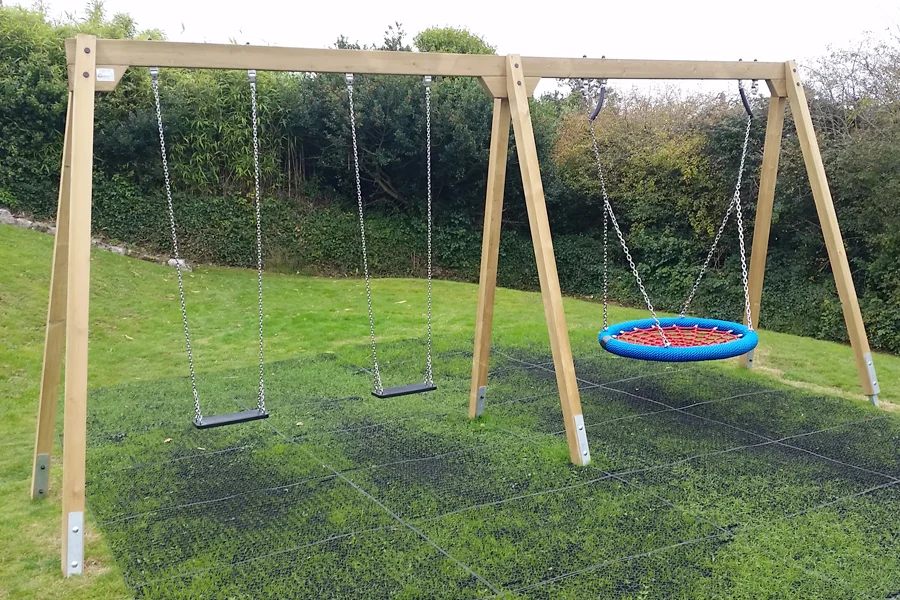Double bay swing set birdsnest flat seat