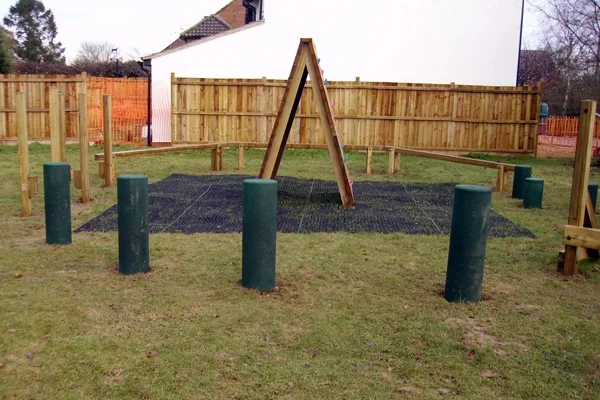 Green leapfrog posts balance play